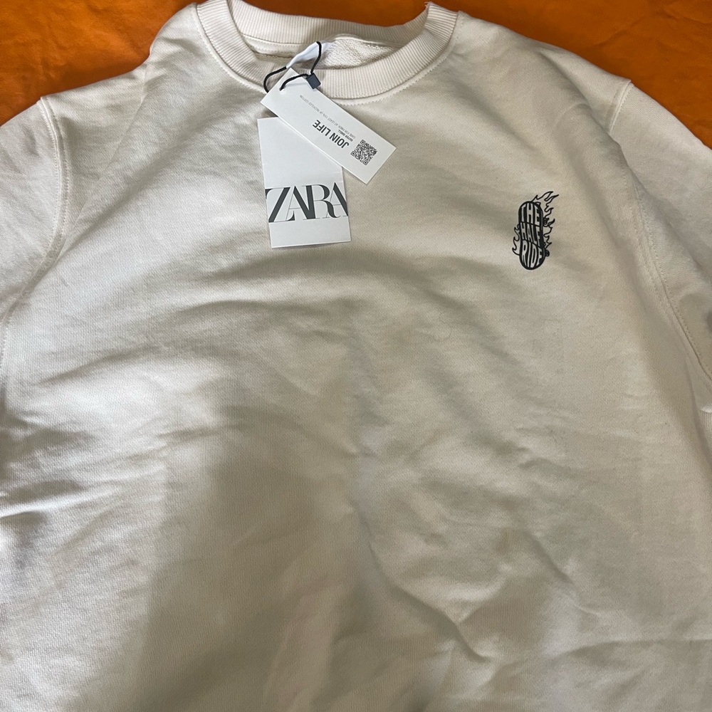 Sweatshirt
